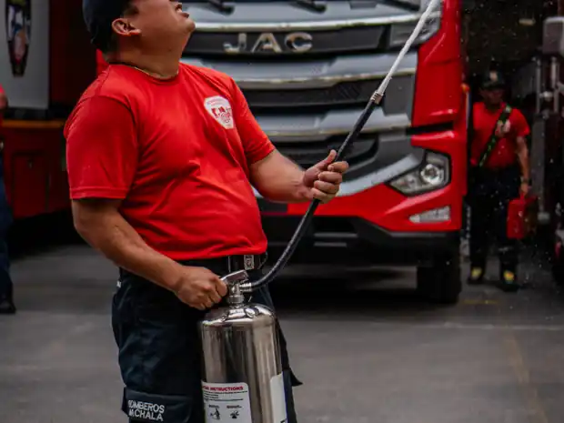 Entrega de sistema Eco CAF a Bomberos de Machala - Proteseg