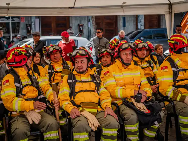 Entrega de equipo forestal Vallfirest a bomberos en Cuenca - Proteseg